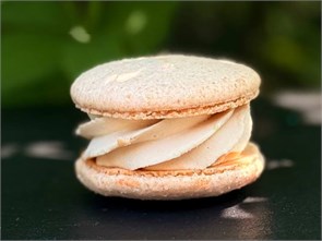 {{photo.Alt || photo.Description || 'Макарон капучино - карамель'}}