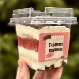 {{photo.Alt || photo.Description || 'Тирамису клубничное'}}